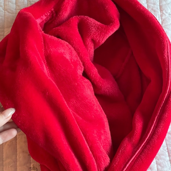 Cozy Red Plush Robe - Picture 4 of 6
